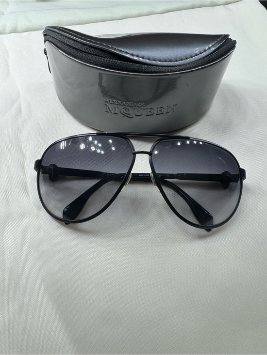 Alexander McQueen Accessories - Alexander McQueen Black Skull Aviator Sunglasses